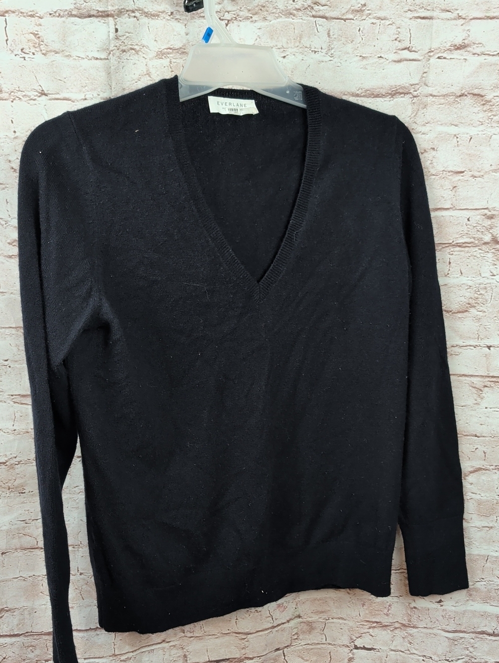 Everlane Men's Black V-Neck cashmere Sweater Large